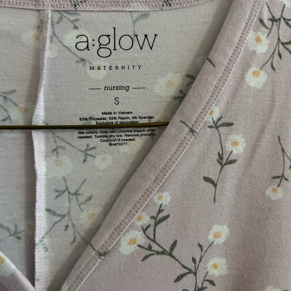 Maternity/nursing top with a tie detail at the bottom. - Picture 2 of 2